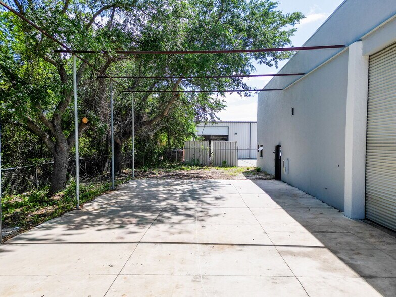 More Photos Of 5524 Independence Ct, Punta Gorda Warehouse For Sale