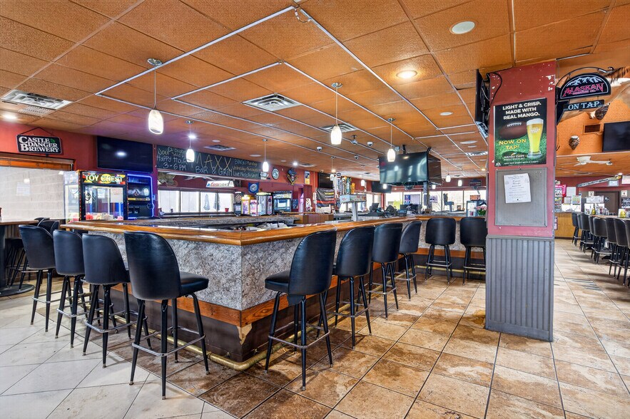 More Photos Of 17646 NE Central Ave, Ham Lake Restaurant For Sale