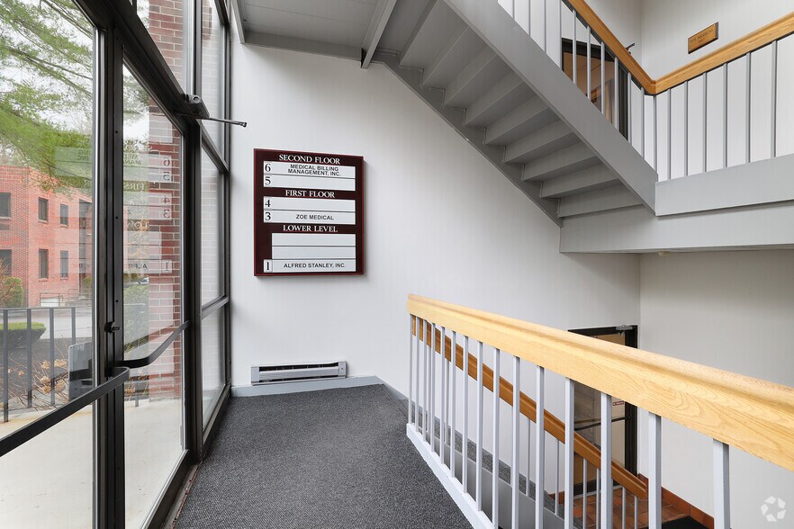 More Photos Of 458 Boston St, Topsfield Unknown For Lease