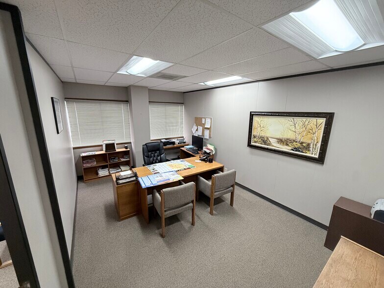 More Photos Of 9780 SW Shady Ln, Tigard Office For Lease
