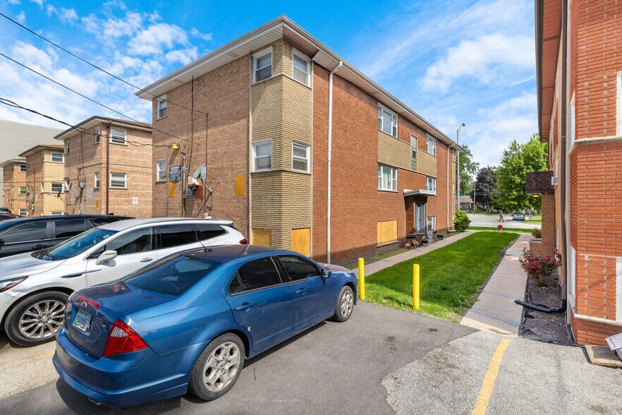 More Photos Of 3631 147th St, Midlothian Apartments For Sale