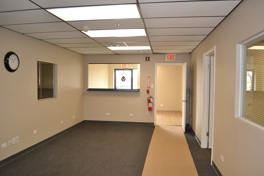 More Photos Of 6396-6398 W 74th St, Bedford Park Warehouse For Sale