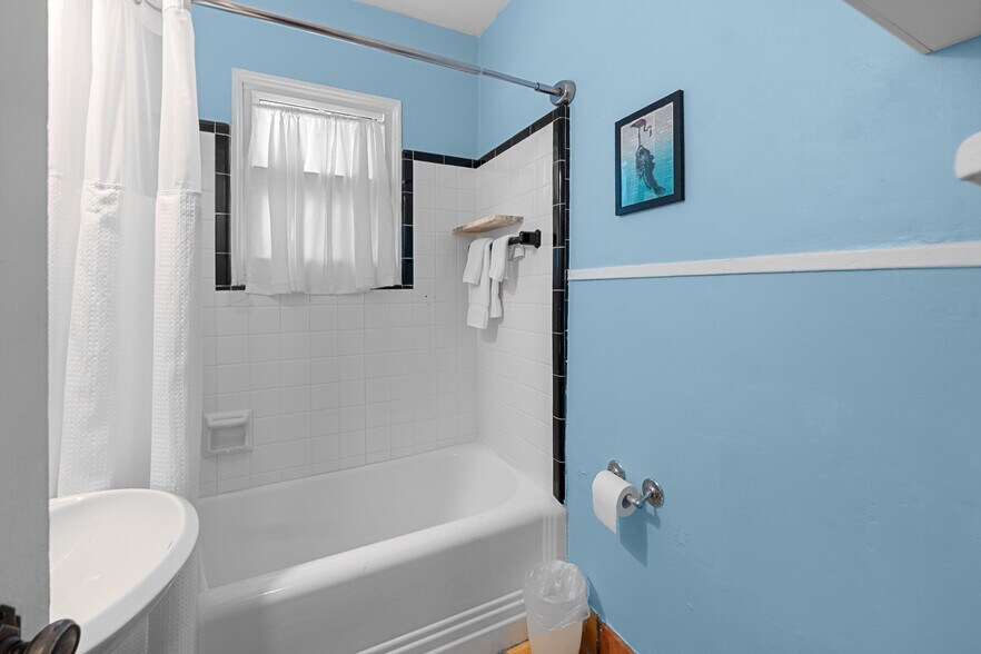 More Photos Of 1608 Lake Ave, West Palm Beach Hotel For Sale