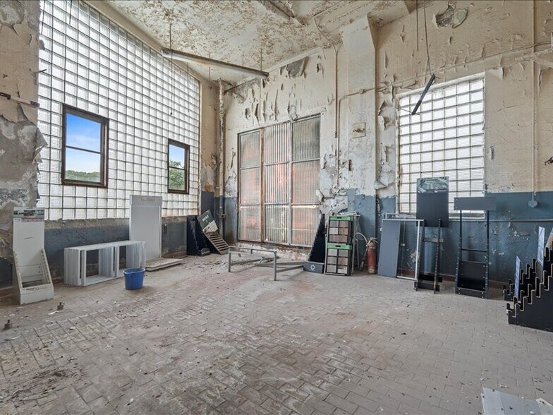 More Photos Of 808-22 Burnet Ave, Syracuse Warehouse For Sale