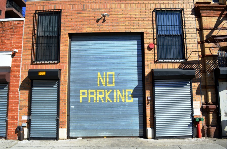 More Photos Of 211 E 121st St, New York Warehouse For Lease