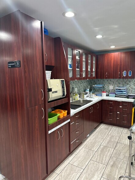 More Photos Of 3061 Wabash Ave, Los Angeles Medical For Lease