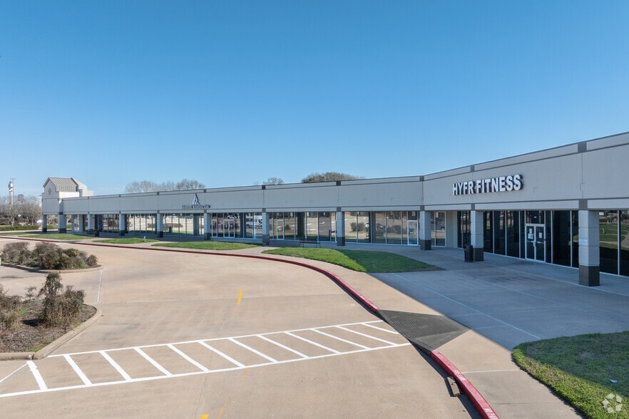 More Photos Of 3701 Outlet Center Dr, Sealy Unknown For Lease