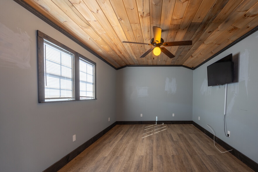More Photos Of 6735 Wassom Memorial Hwy, Grandview General Retail For Sale