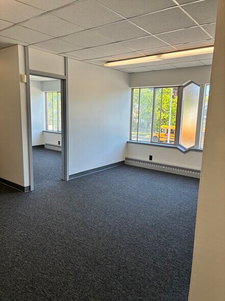 More Photos Of 4011 W Capitol Dr, Milwaukee Office For Lease