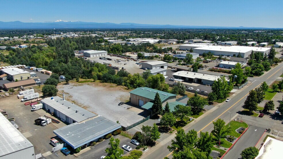 More Photos Of 1577 Beltline Rd, Redding Warehouse For Lease