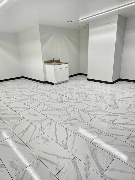 More Photos Of 4312 Saint Goar St, Dickinson General Retail For Sale