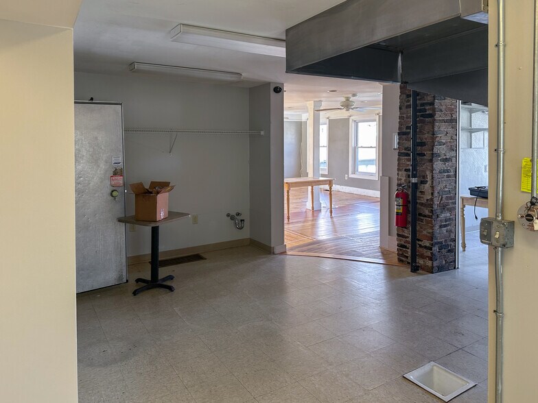 More Photos Of 31 Central Square, Troy Storefront Retail Residential For Lease