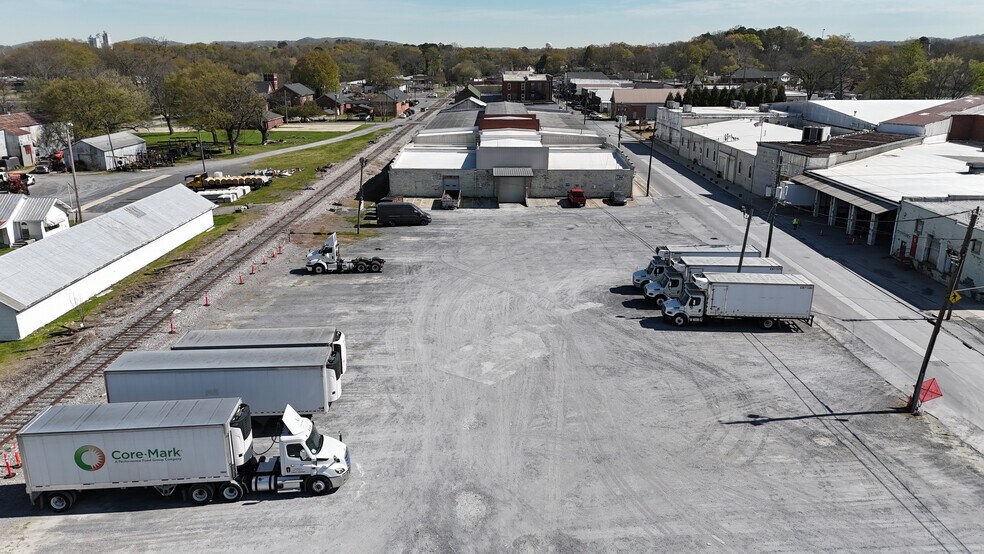 More Photos Of 303 S Marble St, Rockmart Warehouse For Lease