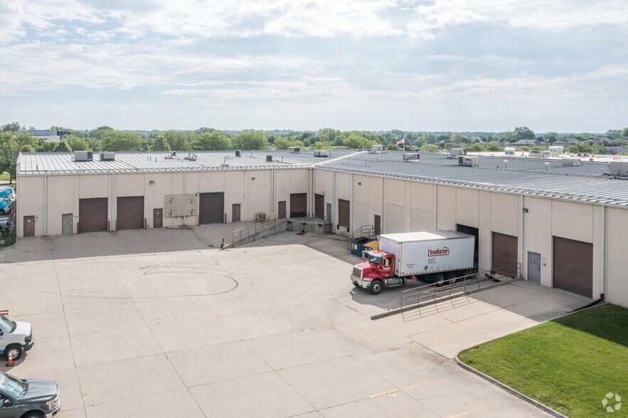 More Photos Of 4154-4180 NW Urbandale Dr, Urbandale Light Manufacturing For Lease