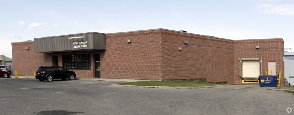 Primary Photo Of 150 Woodgate Rd, Okotoks Storefront For Sale