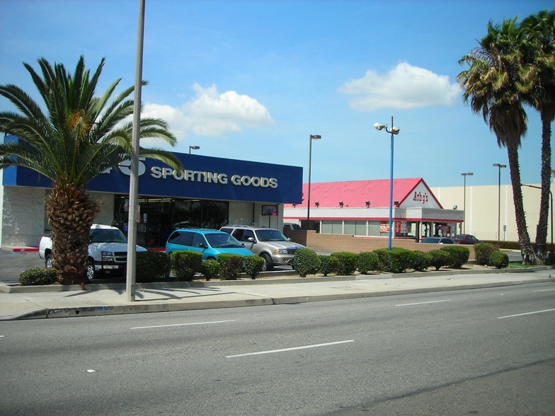 More Photos Of 9102 Firestone Blvd, Downey Auto Repair For Lease
