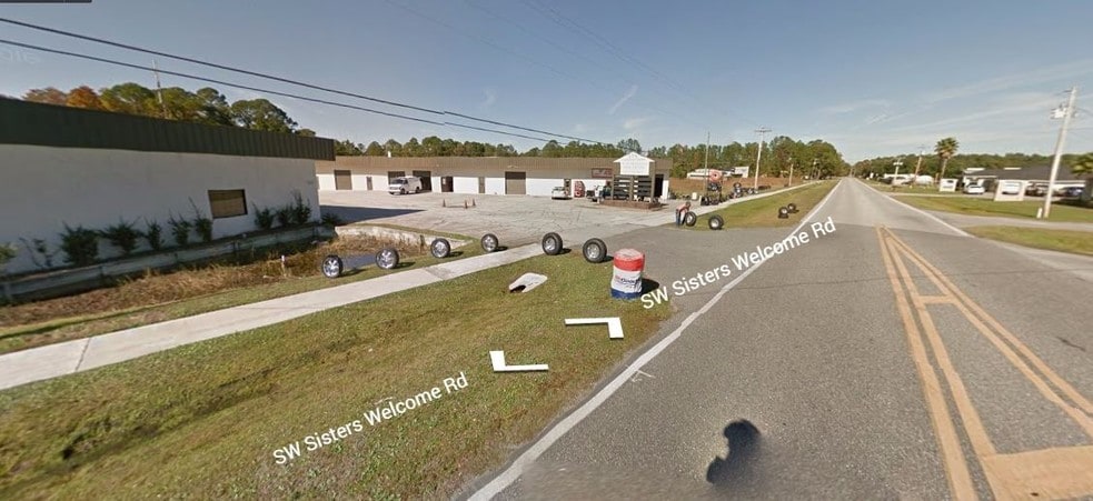 More Photos Of 880 SW Sisters Welcome Rd, Lake City Flex For Lease