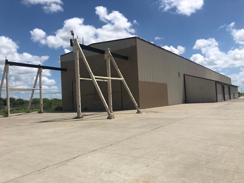 More Photos Of 450 Industrial Blvd, Robstown Manufacturing For Lease