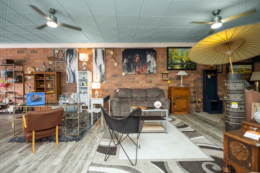 More Photos Of 507 E 3rd St, Lexington Warehouse For Sale