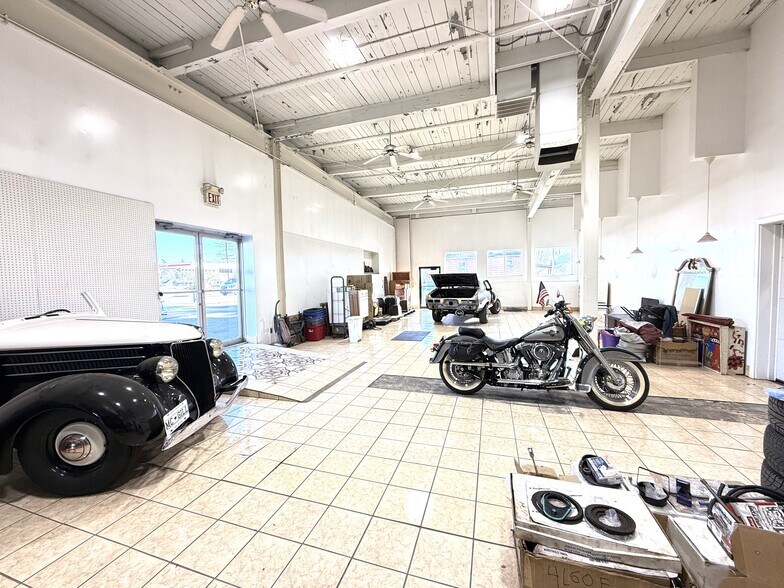 More Photos Of 31 US Route 11, Central Square Auto Dealership For Lease