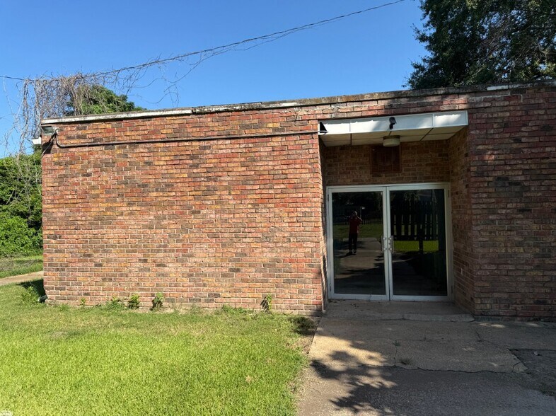 More Photos Of 201 Lee St, Tallulah Apartments For Sale