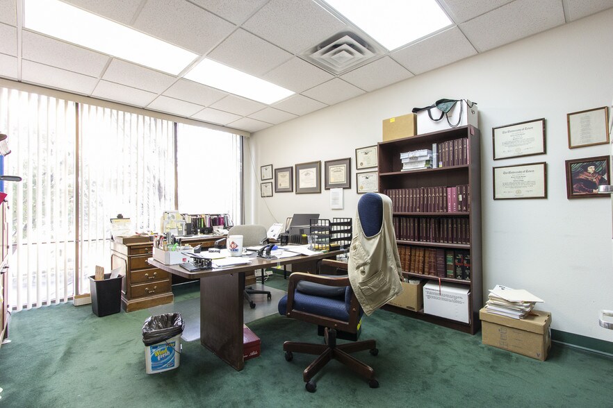 More Photos Of 4171 N Mesa St, El Paso Office For Sale