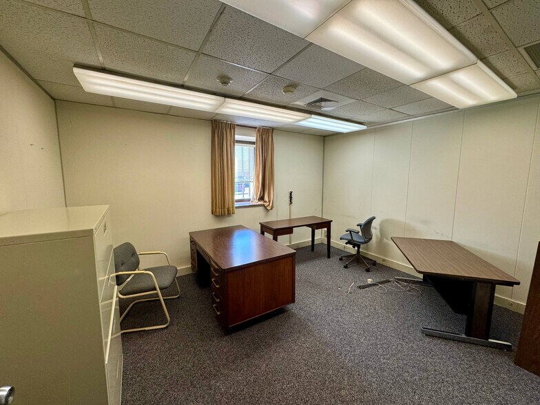 More Photos Of 112 6th St, Bristol Telecom Hotel Data Hosting For Sale