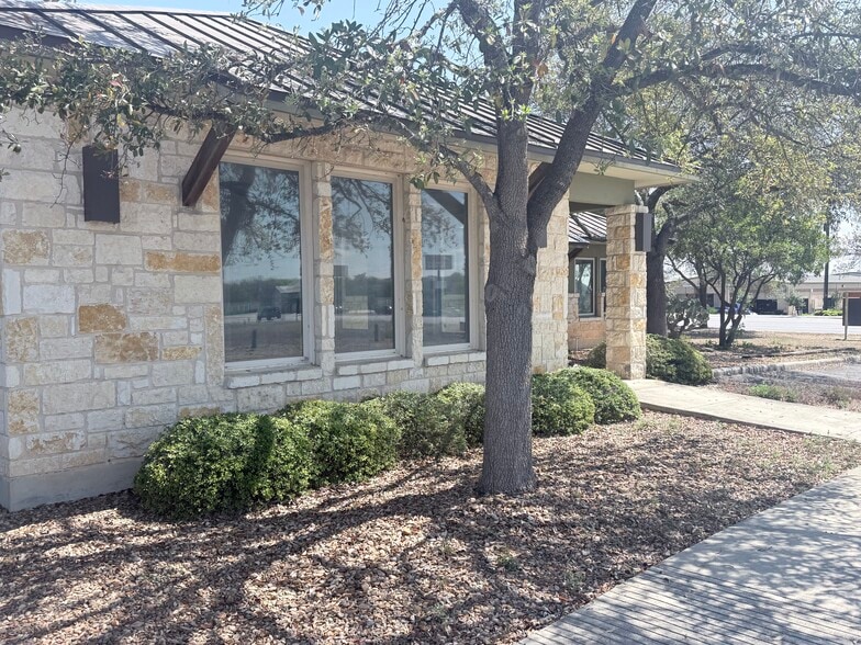 More Photos Of 16239 Nacogdoches Rd, San Antonio Healthcare For Lease