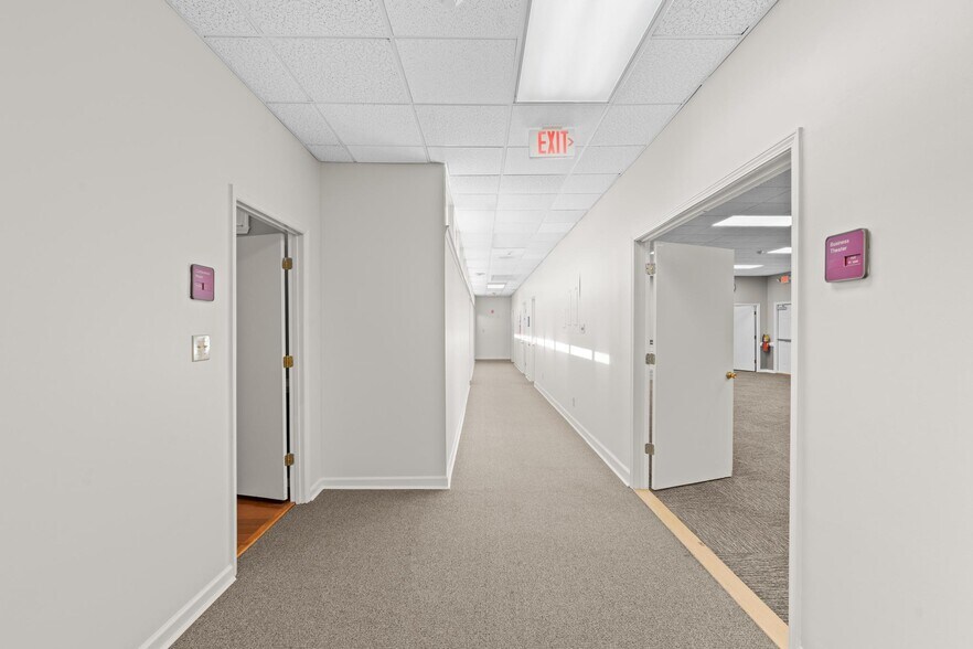 More Photos Of 1016 Everee Inn Rd, Griffin Business Park For Sale