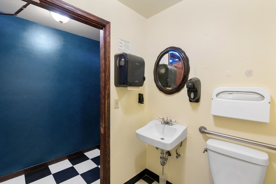 More Photos Of 205 Court St, The Dalles Restaurant For Sale