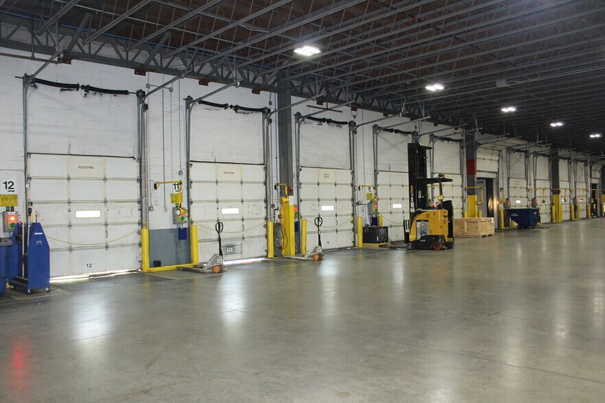 More Photos Of 580 Fort Pond Rd, Lancaster Distribution For Sale