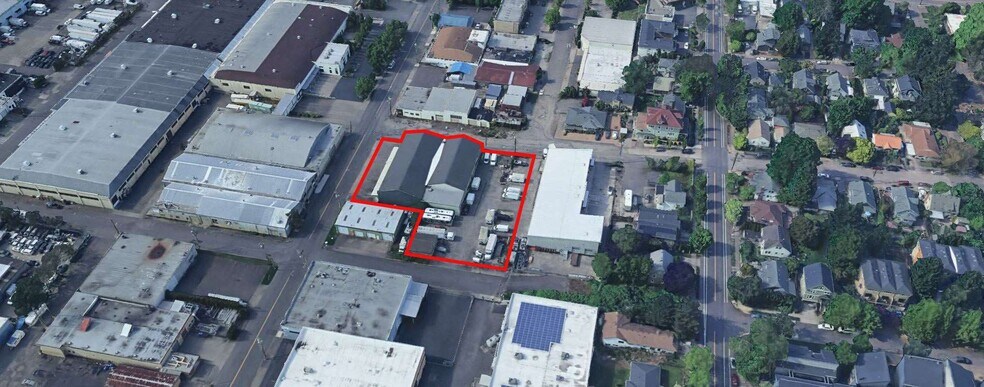 More Photos Of 4720 SE 26th Ave, Portland Distribution For Lease