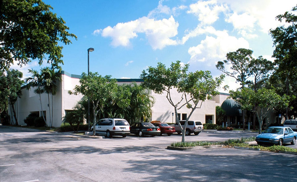 More Photos Of 622 Banyan Trl, Boca Raton Light Distribution For Lease