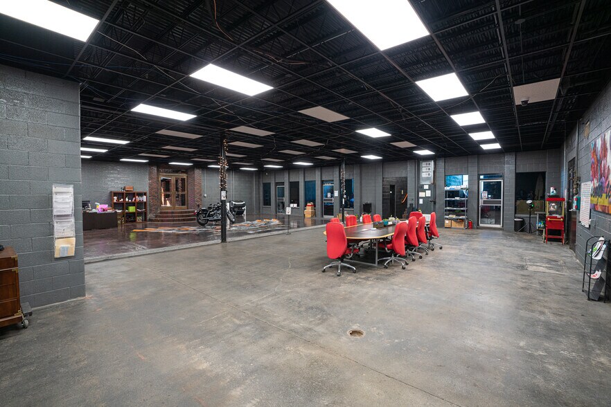 More Photos Of 6308 E 15th St, Tulsa Manufacturing For Lease