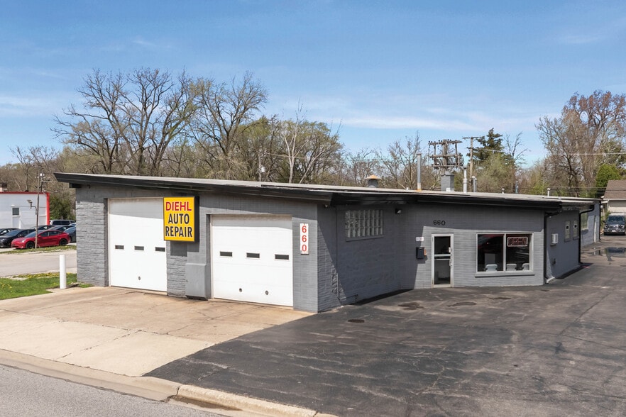 Primary Photo Of 660 Ogden Ave, Downers Grove Auto Repair For Sale