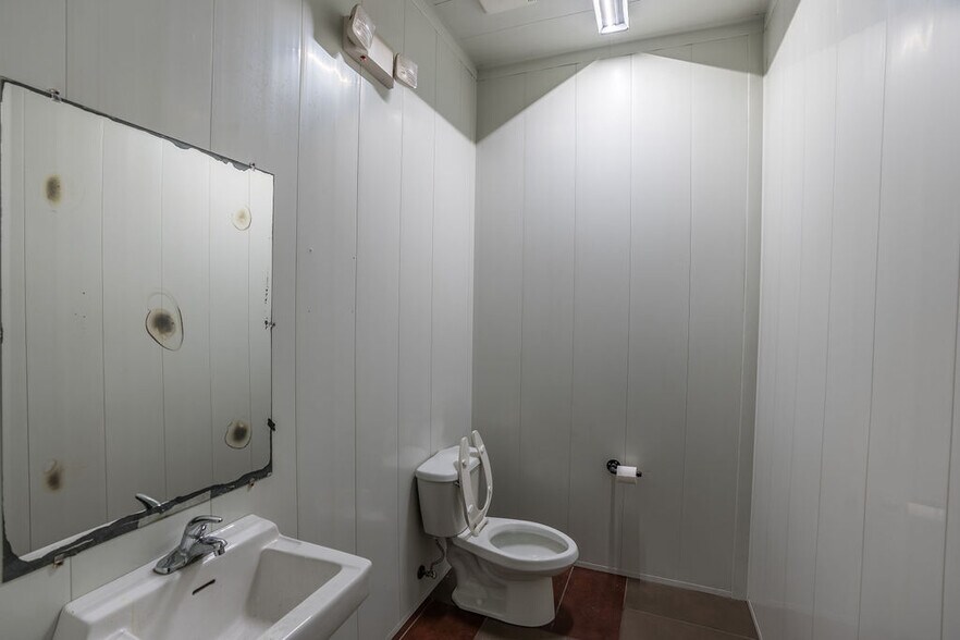 More Photos Of 140 J W Dickson Dr, Oak Grove Carwash For Sale