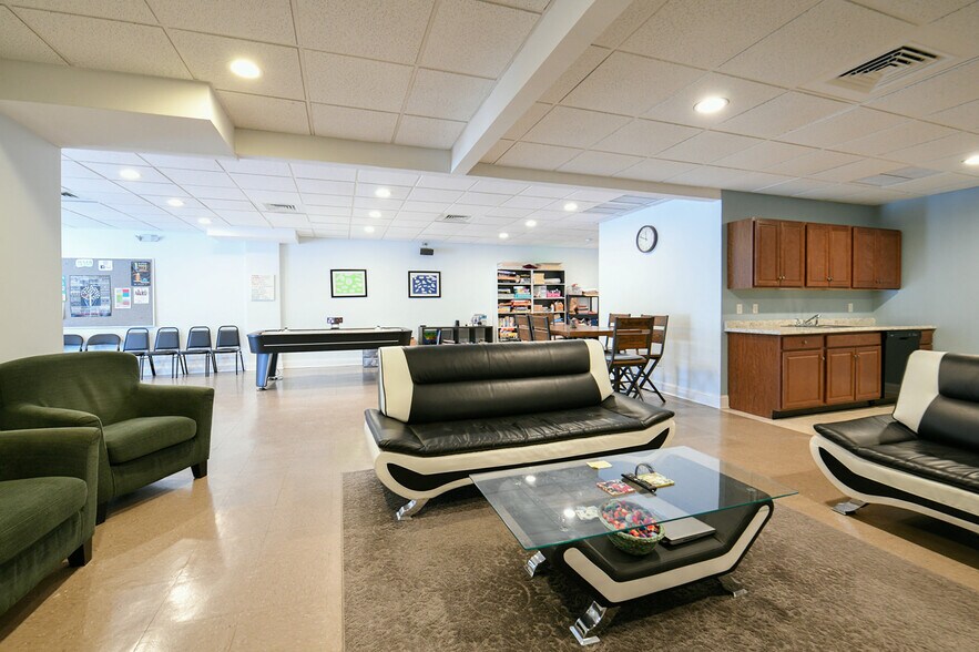 More Photos Of 570-572 Boston Post Rd, Milford Storefront Retail Office For Sale