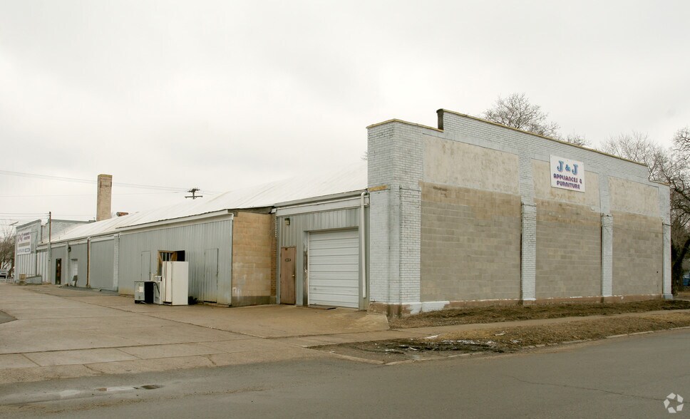 More Photos Of 1901 W Saginaw St, Lansing General Retail For Sale