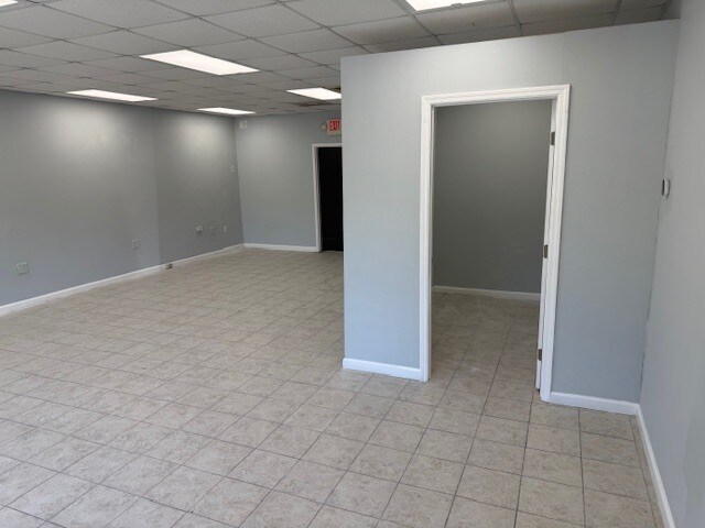 More Photos Of 5801 N Main St, Columbia Freestanding For Lease