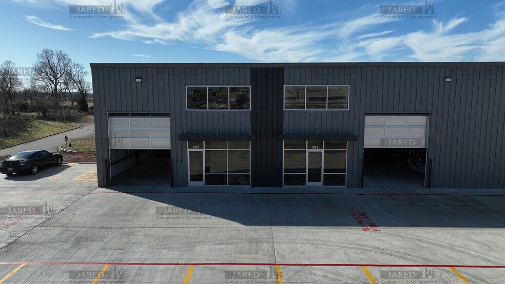 More Photos Of 1866 20th, Ozark Industrial For Lease