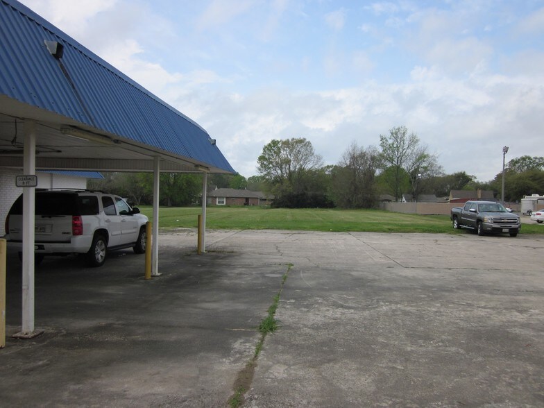 More Photos Of 311 S Burnside Ave, Gonzales Freestanding For Lease