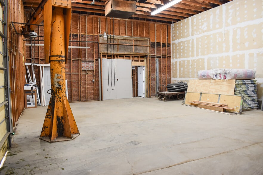 More Photos Of 5016 E 24th St, Kansas City Flex For Sale