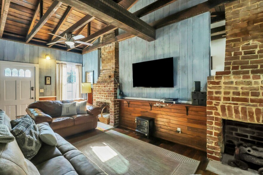 More Photos Of 8 E 41st St, Savannah Storefront Retail Residential For Sale