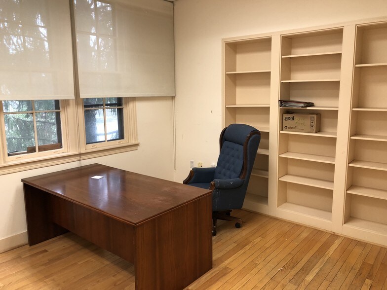 More Photos Of 400 Greenwood Ave, Wyncote Office For Lease
