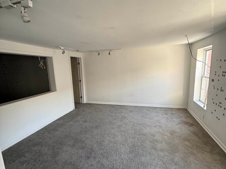 More Photos Of 893-895 N Howard St, Baltimore Storefront For Sale