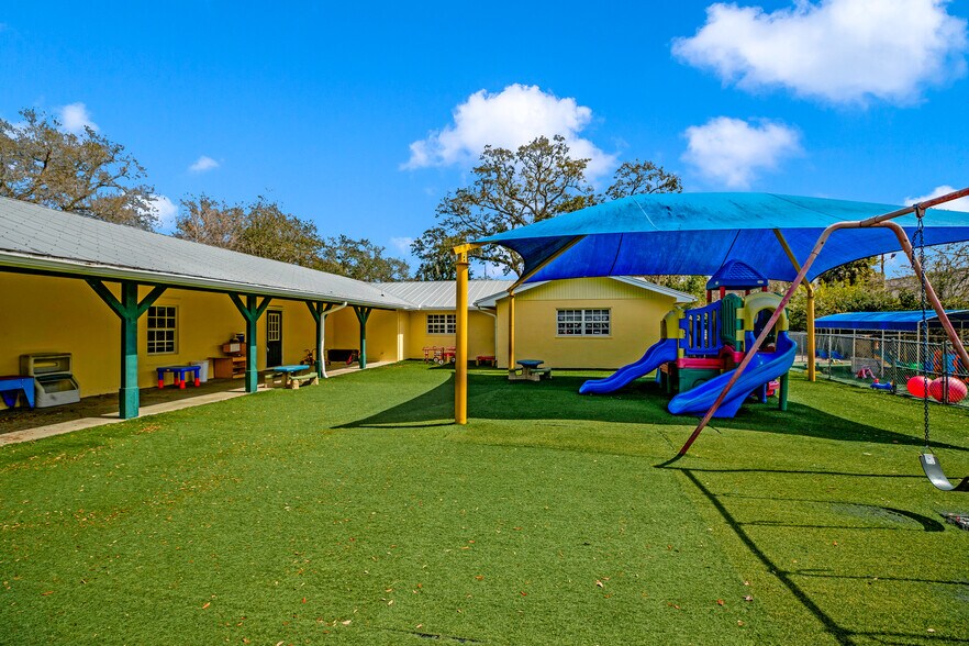 More Photos Of 1285 6th Ave, Vero Beach General Retail For Sale