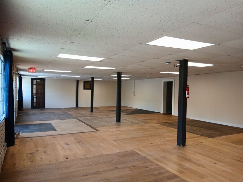 More Photos Of 3154-3156 US 70 Hwy, Black Mountain Office For Lease