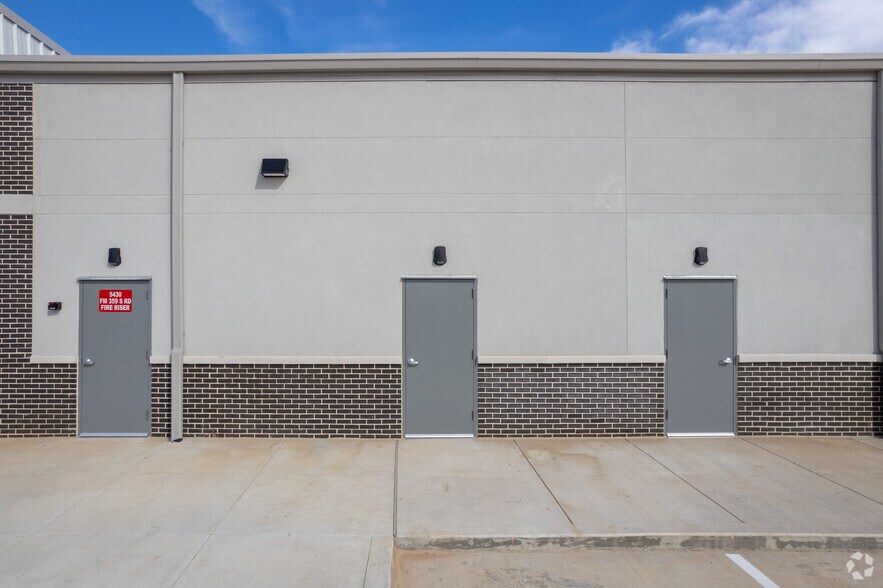 More Photos Of 32120 Hunt Rd, Brookshire Light Distribution For Sale