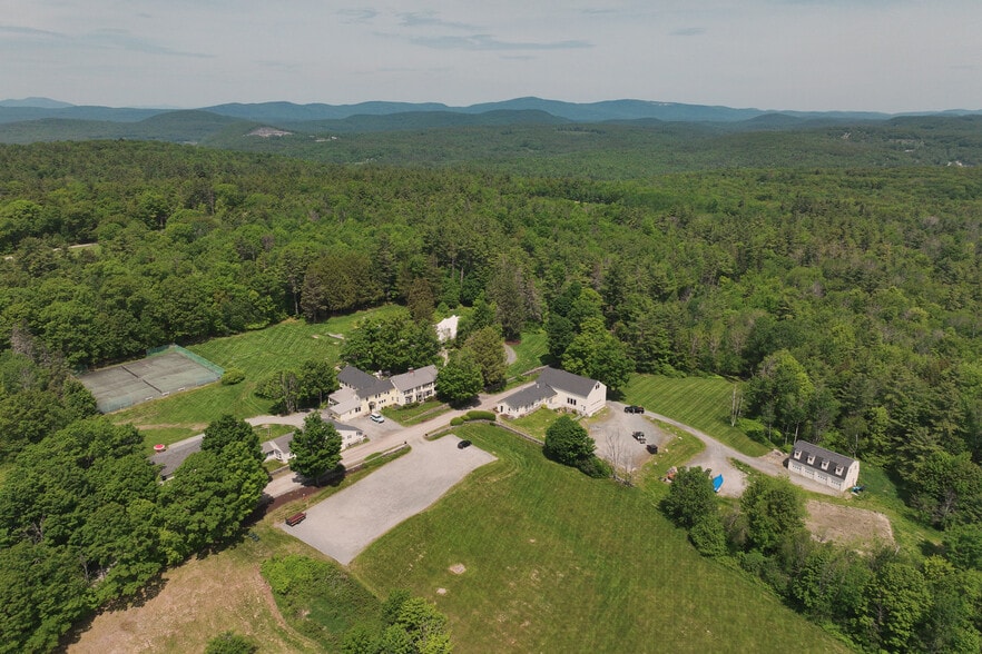 More Photos Of 258 Stagecoach Rd, Sunapee Hotel For Sale