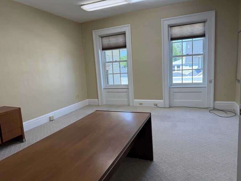 More Photos Of 27 Main St, Kingston Bank For Sale